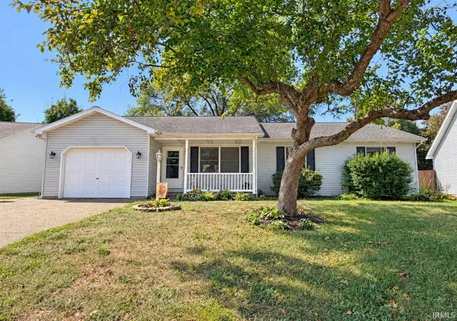 Photo 1 of Sale Pending at 1835 Glenmoor Rd, Evansville, IN 47715 | MLS# 202639123 | Listing updated on 2026-09-27
