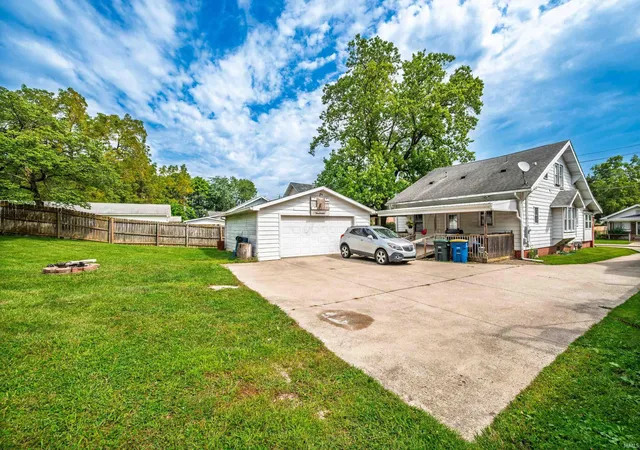 Photo 3 of Sale Pending at 1515 N Walnut St, Muncie, IN 47303 | MLS# 202639163 | Listing updated on 2026-09-30