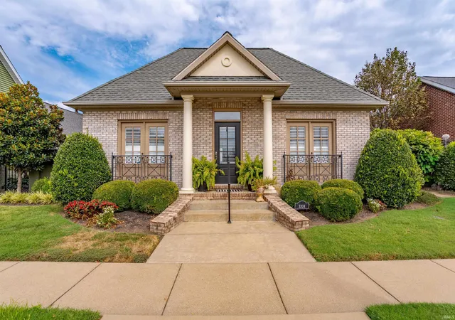 Single family home for sale at 5308 Somerset Ave, Evansville, IN 47715 | MLS# 202639181