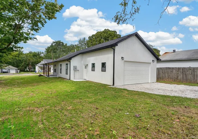 Photo 2 of Manufactured home for sale at 812 N Hart St, Princeton, IN 47670 | MLS# 202639184 | Listing updated on 2026-10-09