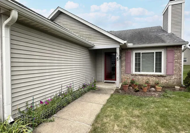 Photo 2 of Sale Pending at 827 Sussex Ct, Lafayette, IN 47909 | MLS# 202639241 | Listing updated on 2026-10-18