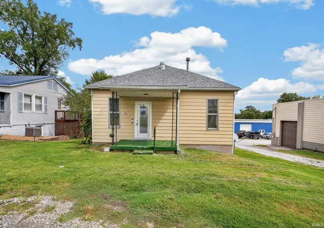 Manufactured home for sale at 907 Landes St, Mount Carmel, IL 62863 | MLS# 202639273