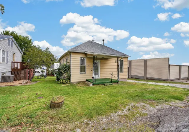 Photo 3 of Manufactured home for sale at 907 Landes St, Mount Carmel, IL 62863 | MLS# 202639273 | Listing updated on 2026-10-19