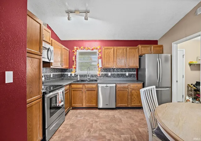 Photo 3 of Sale Pending at 421 Faxon St, Lafayette, IN 47905 | MLS# 202639418 | Listing updated on 2026-10-08