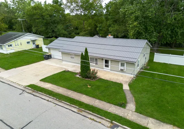 Photo 2 of Manufactured home for sale at 1104 Town St, Kendallville, IN 46755 | MLS# 202639429 | Listing updated on 2026-10-24