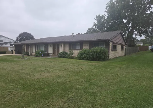 Photo 2 of Sale Pending at 1326 Roelke Dr, South Bend, IN 46614 | MLS# 202639461 | Listing updated on 2026-10-14