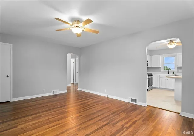 Photo 2 of Sale Pending at 401 Schreeder Ave, Evansville, IN 47712 | MLS# 202639472 | Listing updated on 2026-10-19