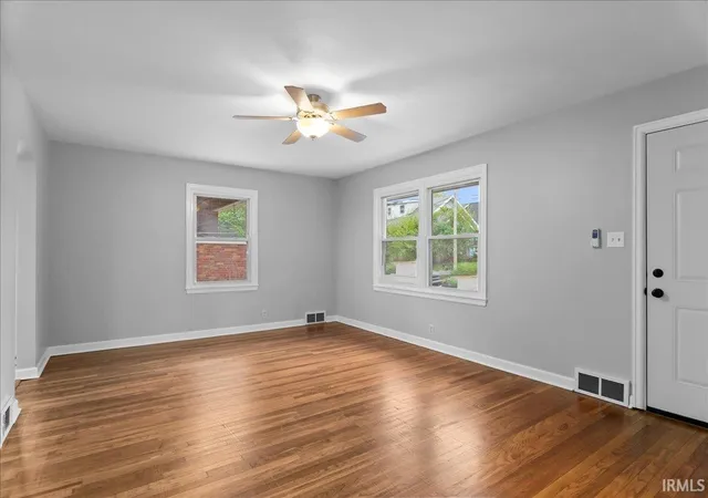 Photo 3 of Sale Pending at 401 Schreeder Ave, Evansville, IN 47712 | MLS# 202639472 | Listing updated on 2026-10-19