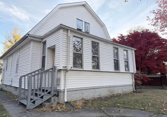 Single family home for sale at 925 Cottage Ave, Fort Wayne, IN 46807 | MLS# 202639483