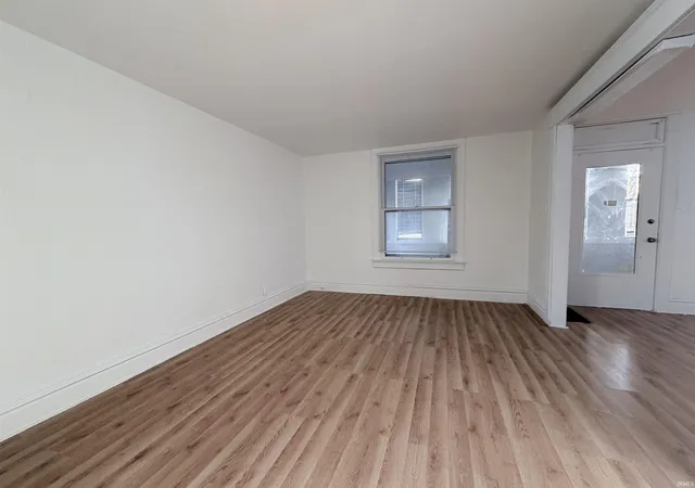 Photo 4 of Single family home for sale at 925 Cottage Ave, Fort Wayne, IN 46807 | MLS# 202639483 | Listing updated on 2026-09-24