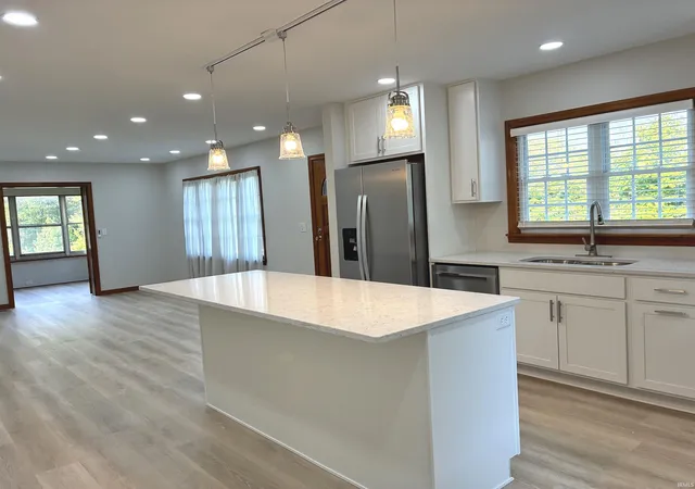 Photo 3 of Single family home for sale at 3210 Mesker Park Dr, Evansville, IN 47720 | MLS# 202639508 | Listing updated on 2026-10-13