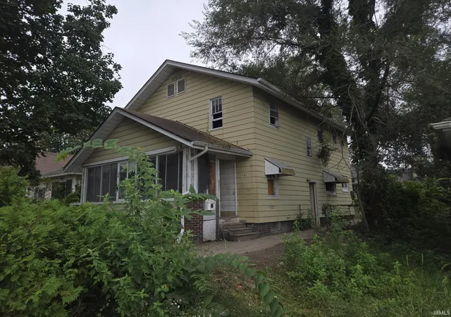 Photo 2 of Sale Pending at 116 W Irvington Ave, South Bend, IN 46614 | MLS# 202639546 | Listing updated on 2026-10-22