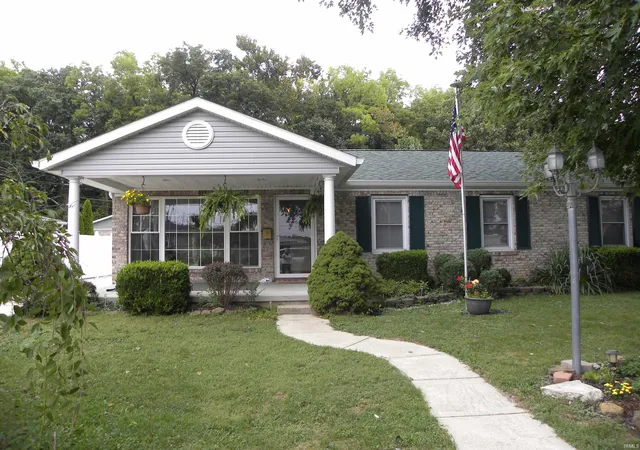Photo 1 of Manufactured home for sale at 679 E Indiana Ave, Spencer, IN 47460 | MLS# 202639549 | Listing updated on 2026-10-25