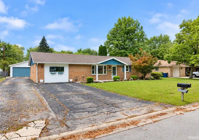 Photo 2 of Sale Pending at 2405 N Colonial Ln, Muncie, IN 47304 | MLS# 202639572 | Listing updated on 2026-10-14