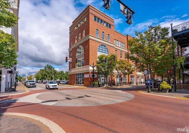 Photo 2 of Sale Pending at 300 Main St #1-D2, Evansville, IN 47708 | MLS# 202639604 | Listing updated on 2026-09-30