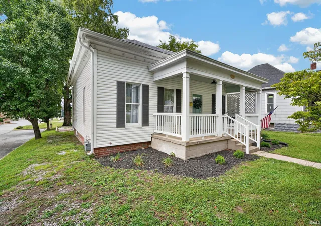 Photo 3 of Manufactured home for sale at 918 N Mulberry St, Mount Carmel, IL 62863 | MLS# 202639707 | Listing updated on 2026-09-25