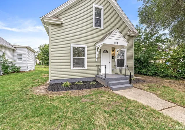 Photo 2 of Manufactured home for sale at 1114 E Bowman St, South Bend, IN 46613 | MLS# 202639737 | Listing updated on 2026-10-15