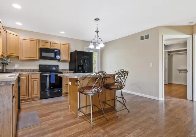 Photo 3 of Sale Pending at 2202 E Iowa St, Evansville, IN 47711 | MLS# 202639766 | Listing updated on 2026-10-18