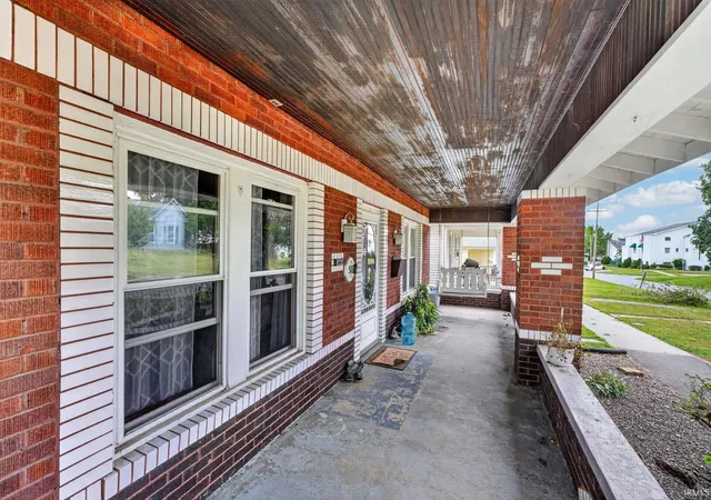Photo 3 of Sale Pending at 518 Chestnut St, Mount Carmel, IL 62863 | MLS# 202639773 | Listing updated on 2026-10-12