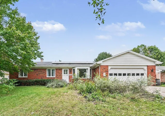 Photo 1 of Sale Pending at 2633 Arrowhead Dr, South Bend, IN 46628 | MLS# 202639802 | Listing updated on 2026-09-30