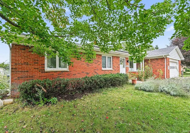 Photo 3 of Sale Pending at 2633 Arrowhead Dr, South Bend, IN 46628 | MLS# 202639802 | Listing updated on 2026-09-30