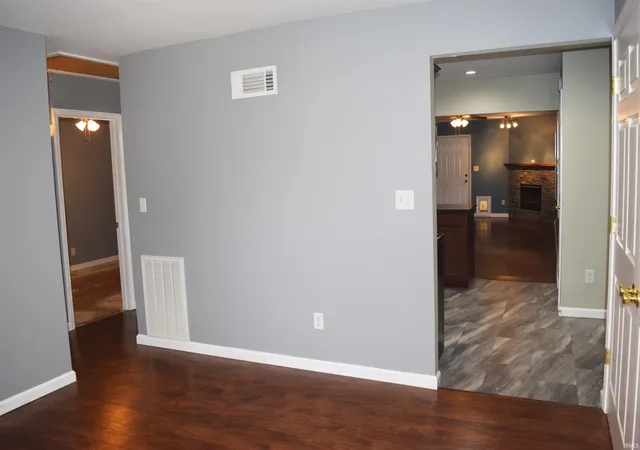 Photo 2 of Manufactured home for sale at 933 Tulip Ave, Evansville, IN 47711 | MLS# 202639812 | Listing updated on 2026-10-16