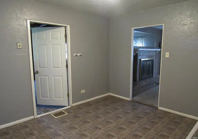 Photo 3 of Manufactured home for sale at 2522 Walker Ave, Kokomo, IN 46901 | MLS# 202639865 | Listing updated on 2026-09-28