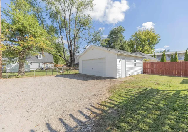 Photo 37 of Single family home for sale at 3104 Lincoln Ave, Evansville, IN 47714 | MLS# 202639924 | Listing updated on 2026-10-17