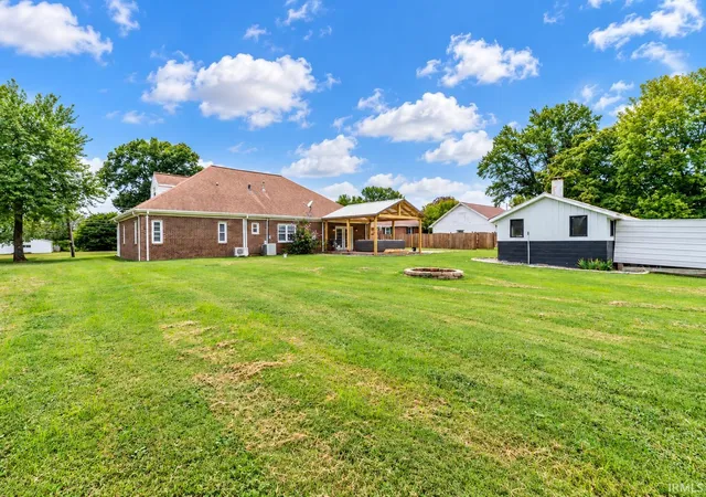 Photo 2 of Single family home for sale at 118 S Peerless Rd, Evansville, IN 47712 | MLS# 202639958 | Listing updated on 2026-10-21