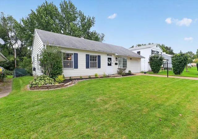 Photo 2 of Sale Pending at 4122 Manor Dr, South Bend, IN 46614 | MLS# 202639981 | Listing updated on 2026-10-14