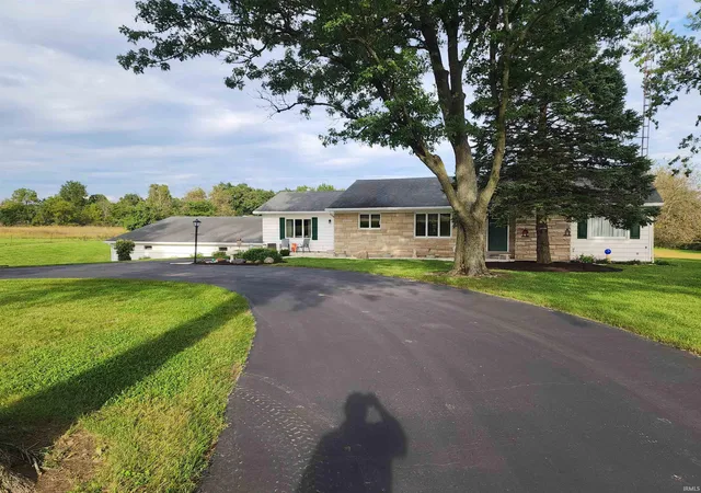 Photo 2 of Manufactured home for sale at 10695 S 200 West Rd, Geneva, IN 46740 | MLS# 202640002 | Listing updated on 2026-10-19
