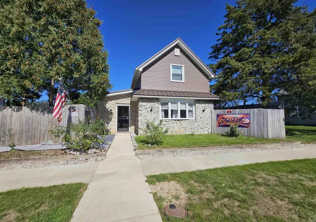 Photo 2 of Manufactured home for sale at 218 E Canal St, Peru, IN 46970 | MLS# 202640034 | Listing updated on 2026-10-22