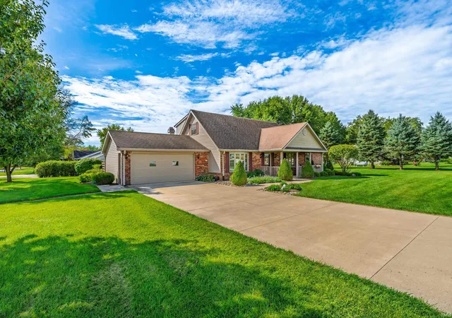 Photo 2 of Sale Pending at 6721 W Cr 400 N, Muncie, IN 47304 | MLS# 202640037 | Listing updated on 2026-10-13