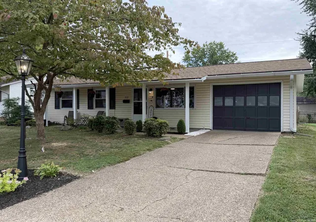 Photo 2 of Sale Pending at 312 Greenleaf Dr, Evansville, IN 47710 | MLS# 202640105 | Listing updated on 2026-10-15