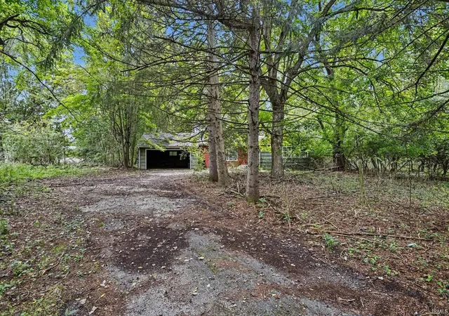 Photo 3 of Sale Pending at 51200 Lilac Rd, South Bend, IN 46628 | MLS# 202640138 | Listing updated on 2026-10-06