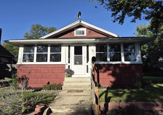 Photo 2 of Manufactured home for sale at 927 Oaklawn St, South Bend, IN 46615 | MLS# 202640218 | Listing updated on 2026-10-22