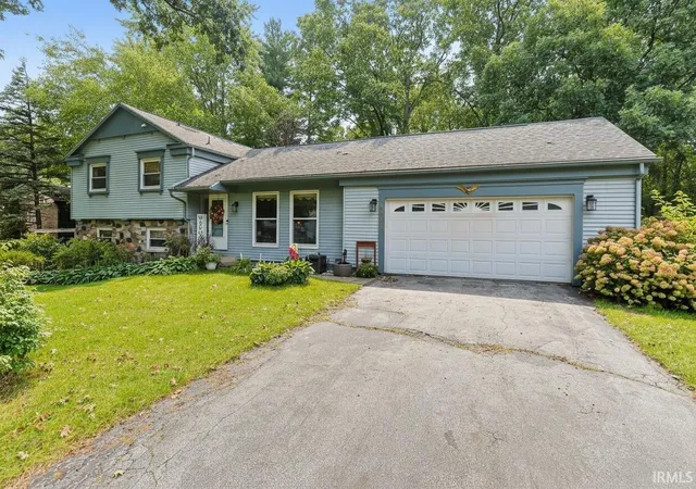 Photo 2 of Manufactured home for sale at 16841 Colony Dr, South Bend, IN 46635 | MLS# 202640259 | Listing updated on 2026-10-16