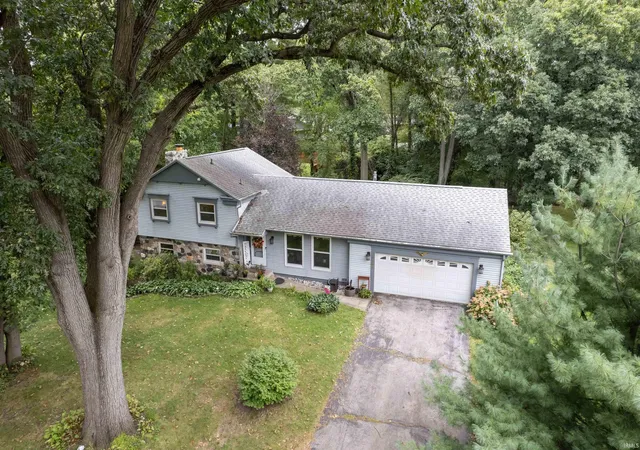 Photo 3 of Manufactured home for sale at 16841 Colony Dr, South Bend, IN 46635 | MLS# 202640259 | Listing updated on 2026-10-16