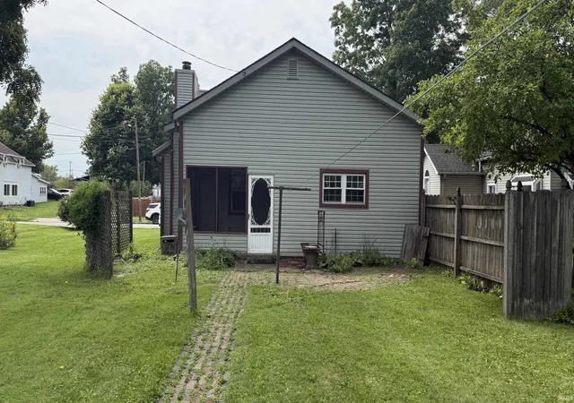 Photo 4 of Manufactured home for sale at 2414 S Vine St, Yorktown, IN 47396 | MLS# 202640261 | Listing updated on 2026-10-20