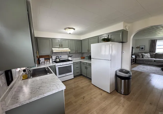 Photo 3 of Manufactured home for sale at 514 N Wayne St, Peru, IN 46970 | MLS# 202640282 | Listing updated on 2026-10-21
