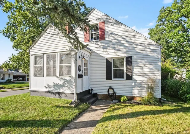 Photo 1 of Sale Pending at 801 E Irvington Ave, South Bend, IN 46614 | MLS# 202640319 | Listing updated on 2026-10-04