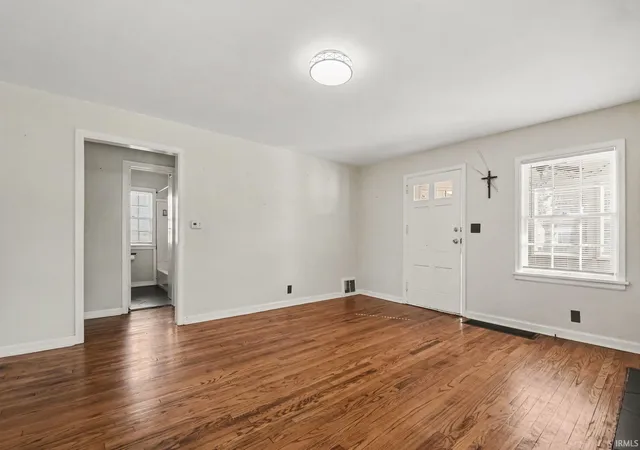Photo 3 of Sale Pending at 801 E Irvington Ave, South Bend, IN 46614 | MLS# 202640319 | Listing updated on 2026-10-04