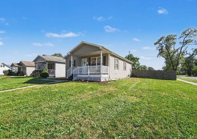 Photo 3 of Manufactured home for sale at 2432 Linden Ave, South Bend, IN 46628 | MLS# 202640321 | Listing updated on 2026-10-14
