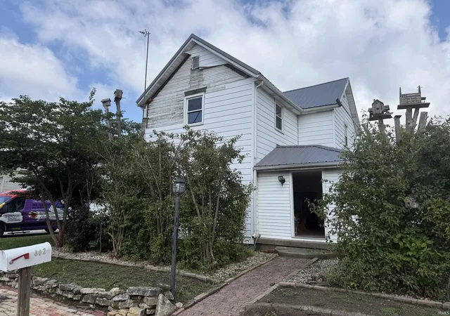 Manufactured home for sale at 802 W Commercial St, Hartford City, IN 47348 | MLS# 202640327