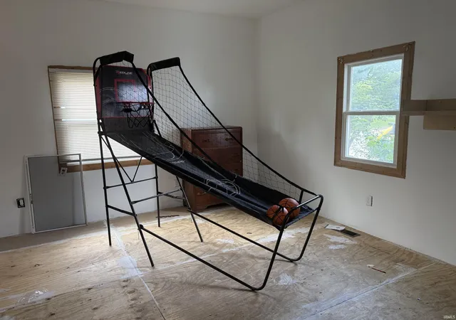 Photo 3 of Manufactured home for sale at 802 W Commercial St, Hartford City, IN 47348 | MLS# 202640327 | Listing updated on 2026-09-29