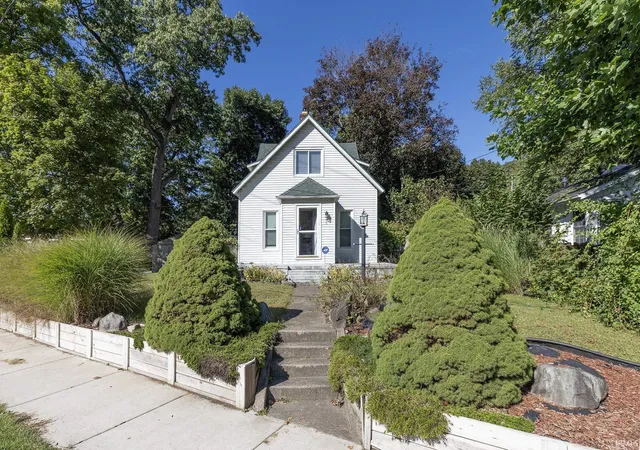 Single family home for sale at 206 W Simonton St, Elkhart, IN 46514 | MLS# 202640341