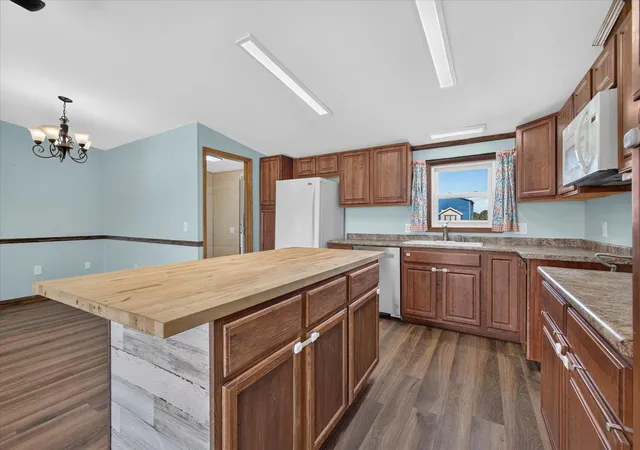 Photo 3 of Manufactured home for sale at 4713 County Rd 40 A Rds, Auburn, IN 46706 | MLS# 202640355 | Listing updated on 2026-10-27