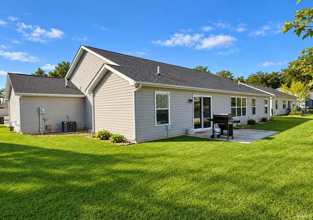 Photo 3 of Manufactured home for sale at 3029 E Pickett Ln, Columbia City, IN 46725 | MLS# 202640367 | Listing updated on 2026-10-17