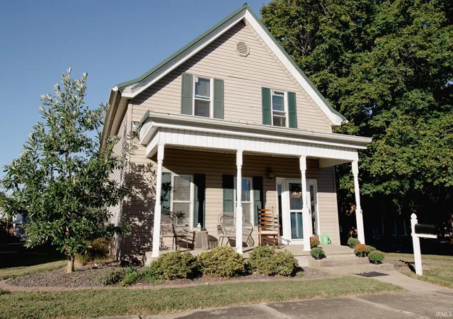 Photo 1 of Sale Pending at 530 Chestnut St, Mount Carmel, IL 62863 | MLS# 202640375 | Listing updated on 2026-10-10