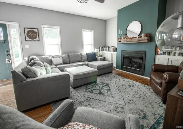 Photo 3 of Sale Pending at 530 Chestnut St, Mount Carmel, IL 62863 | MLS# 202640375 | Listing updated on 2026-10-10